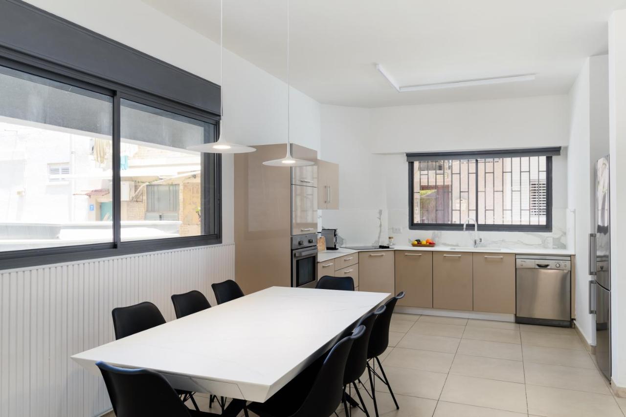 Elegant Duplex With Xl Patio By Feelhome *