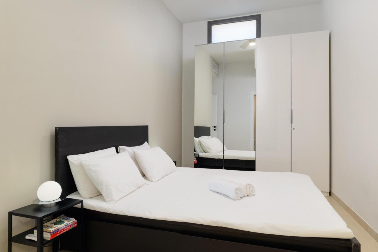 Apartment Elegant Duplex With Xl Patio By Feelhome *
